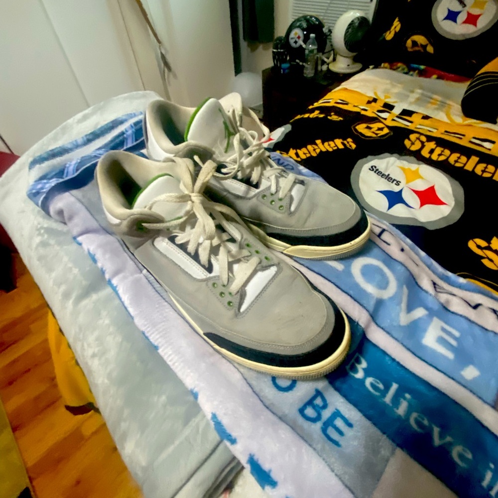 Grey Jorden’s size 11